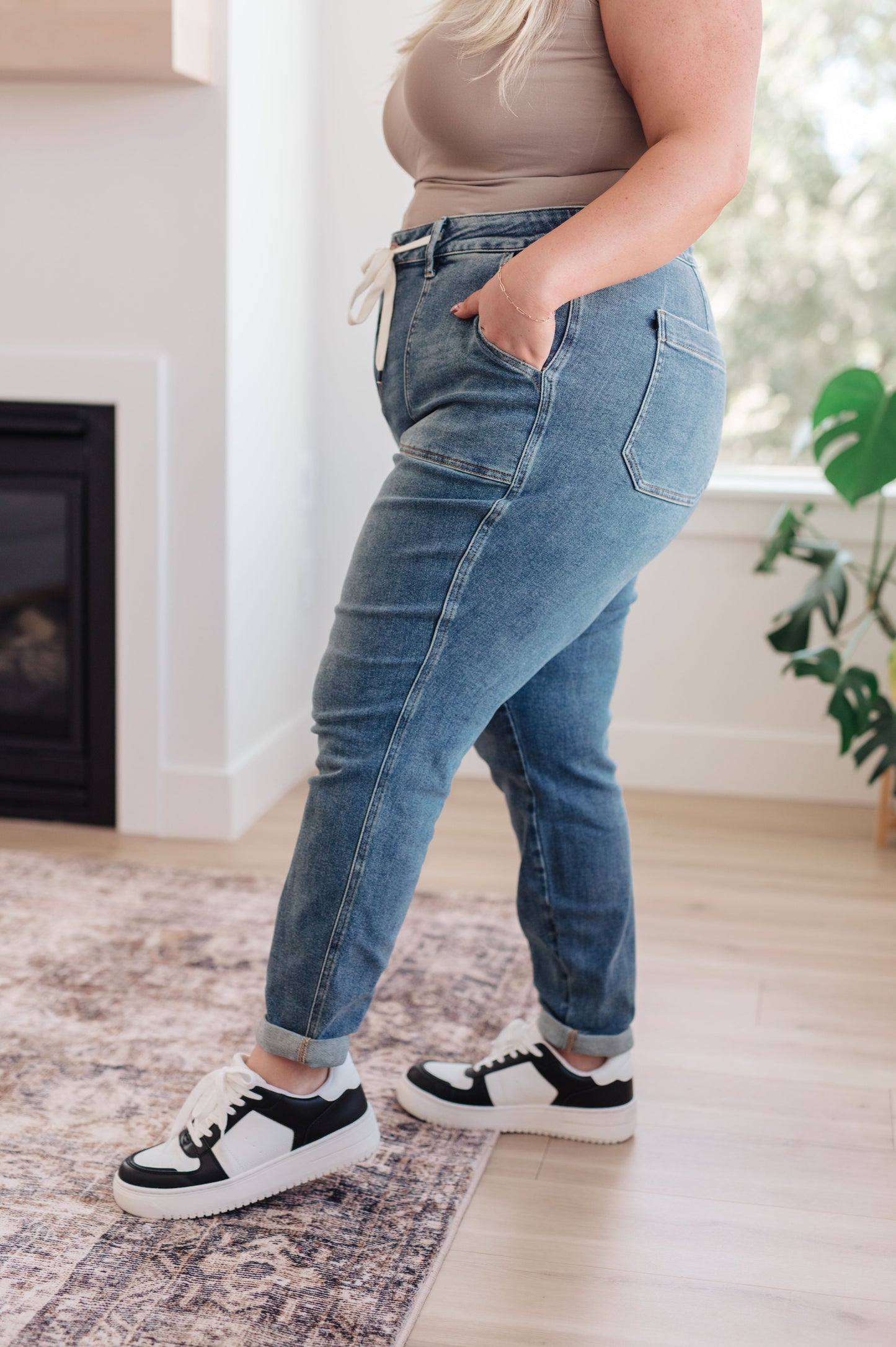 The Muller- Medium Wash Pull On Judy Blue Joggers