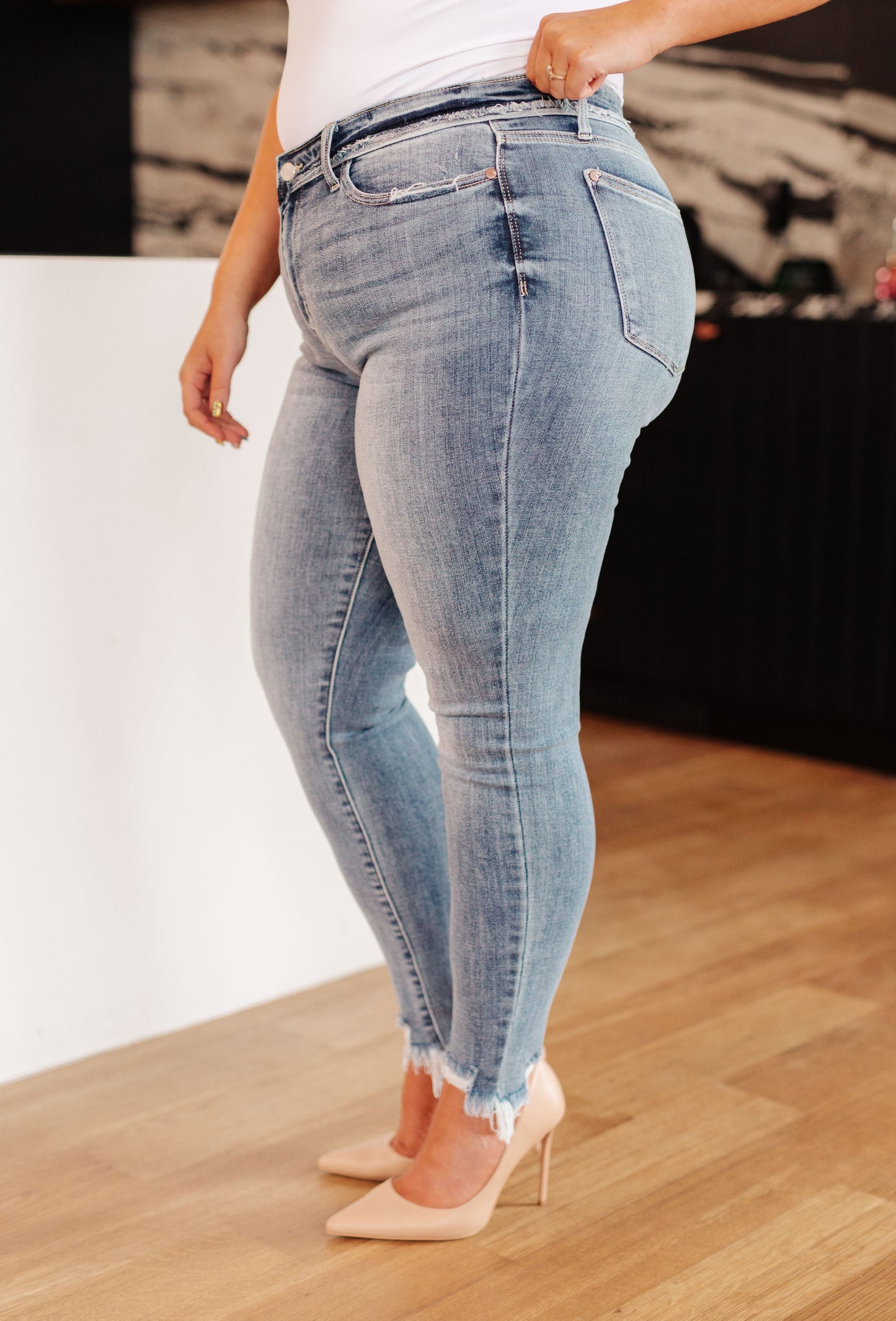 The Lyric- Mid Rise Judy Blue Skinny Jean