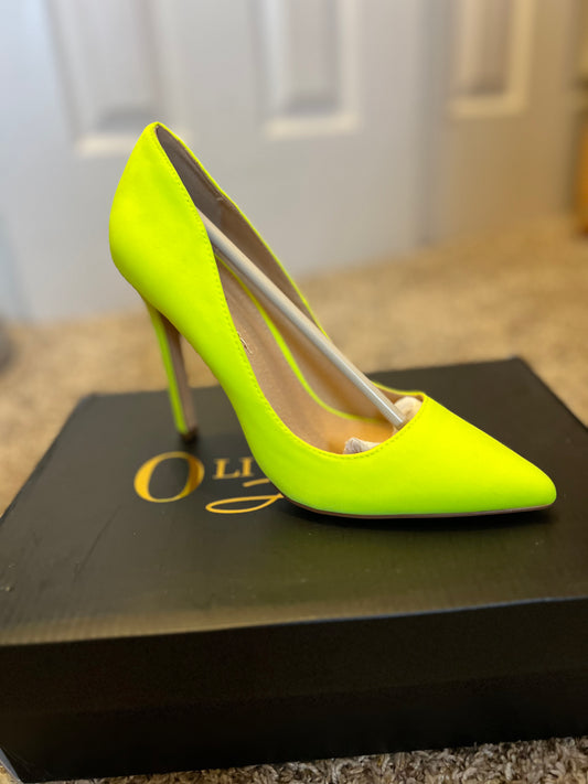 Size 6 Neon Yellow Pump