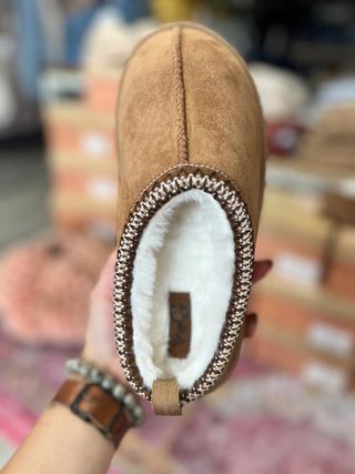 Walking Cozy Regular Slip Ons- Chestnut