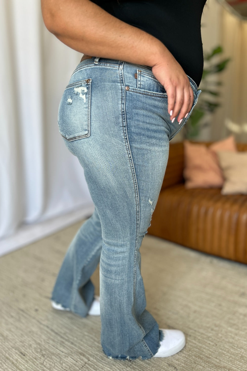 The Jenna- Judy Blue Medium Rise Tummy Control Jeans