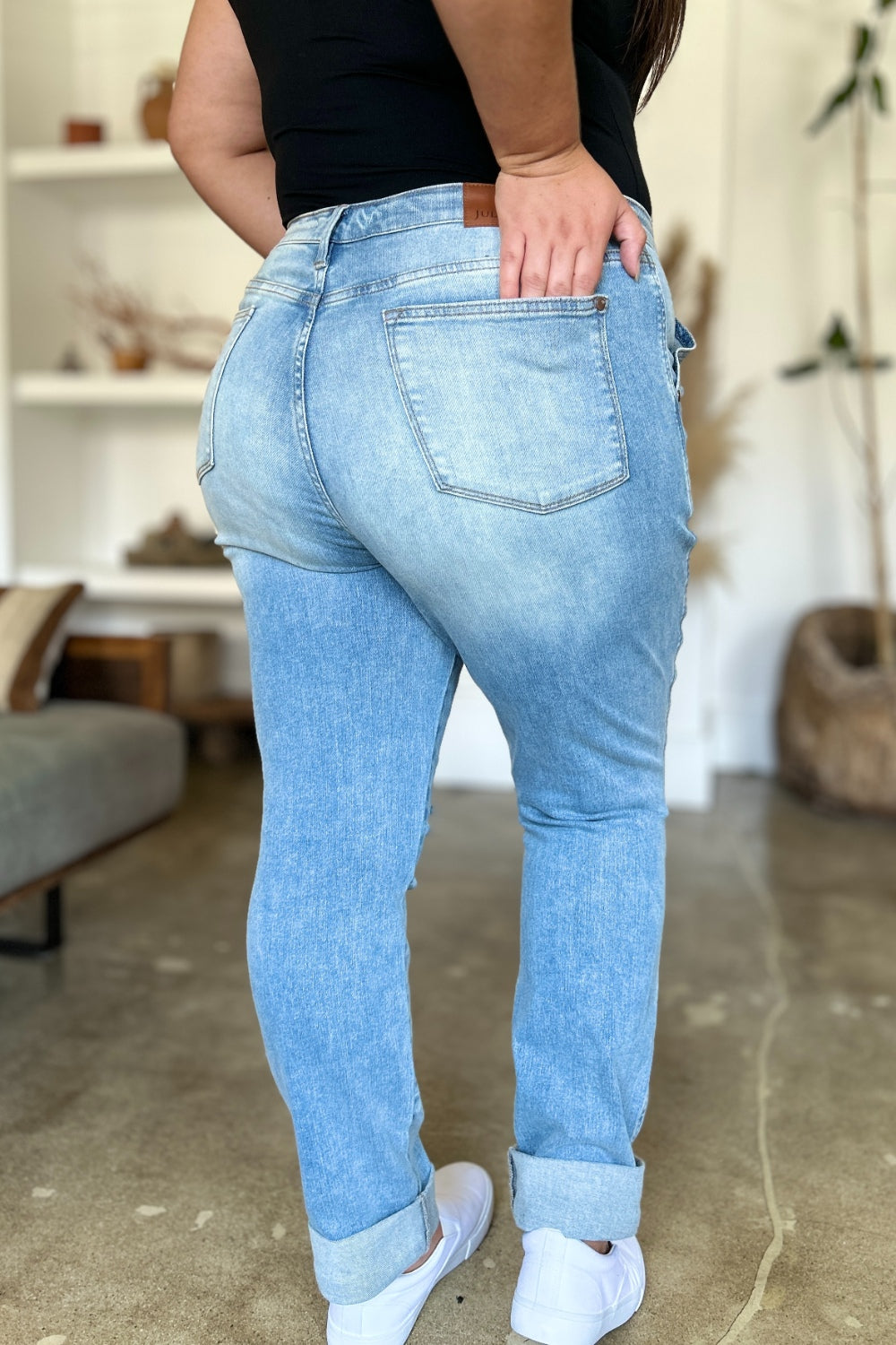 The Peggy- Distressed Straight Judy Blue Jeans