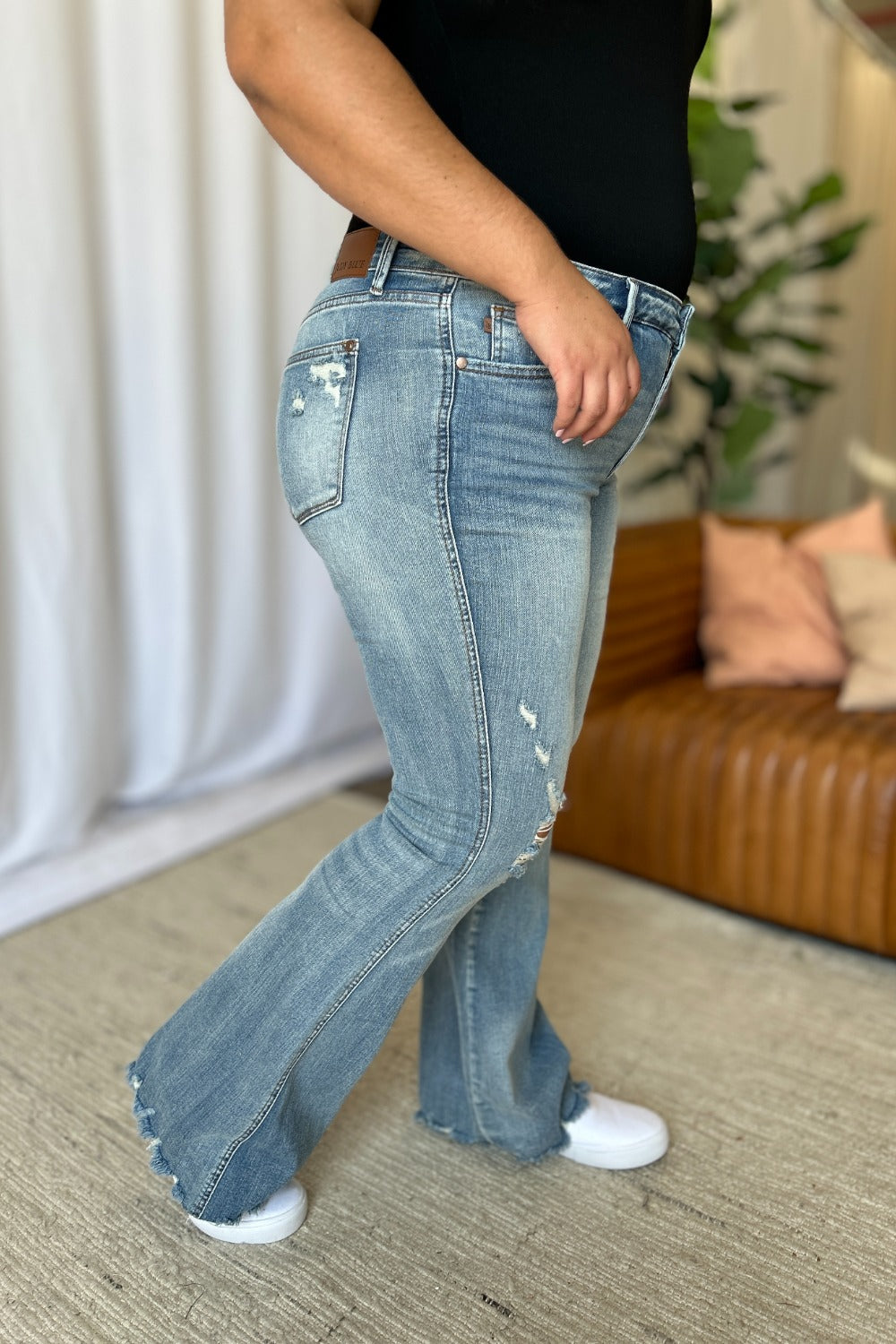 The Jenna- Judy Blue Medium Rise Tummy Control Jeans