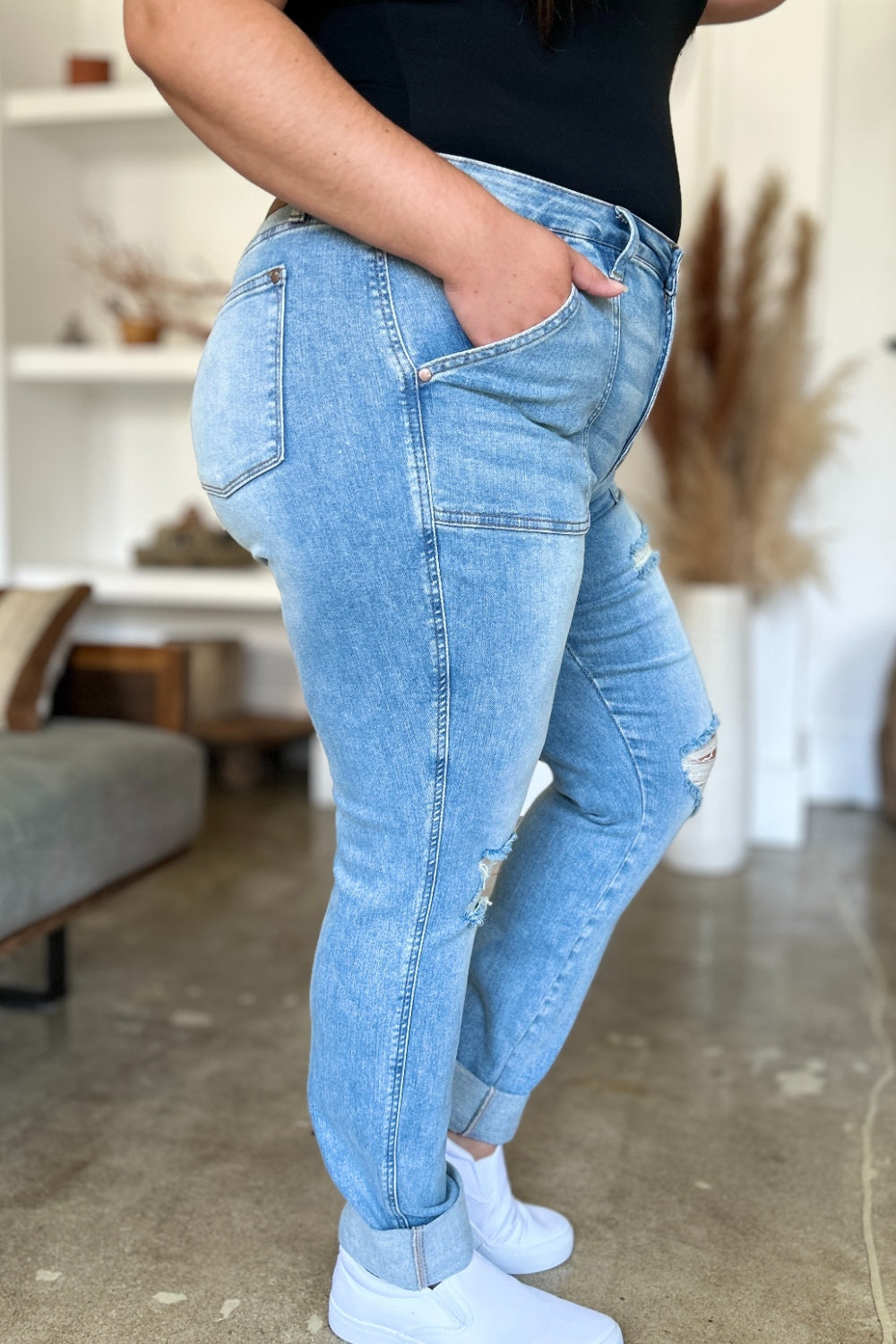 The Peggy- Distressed Straight Judy Blue Jeans