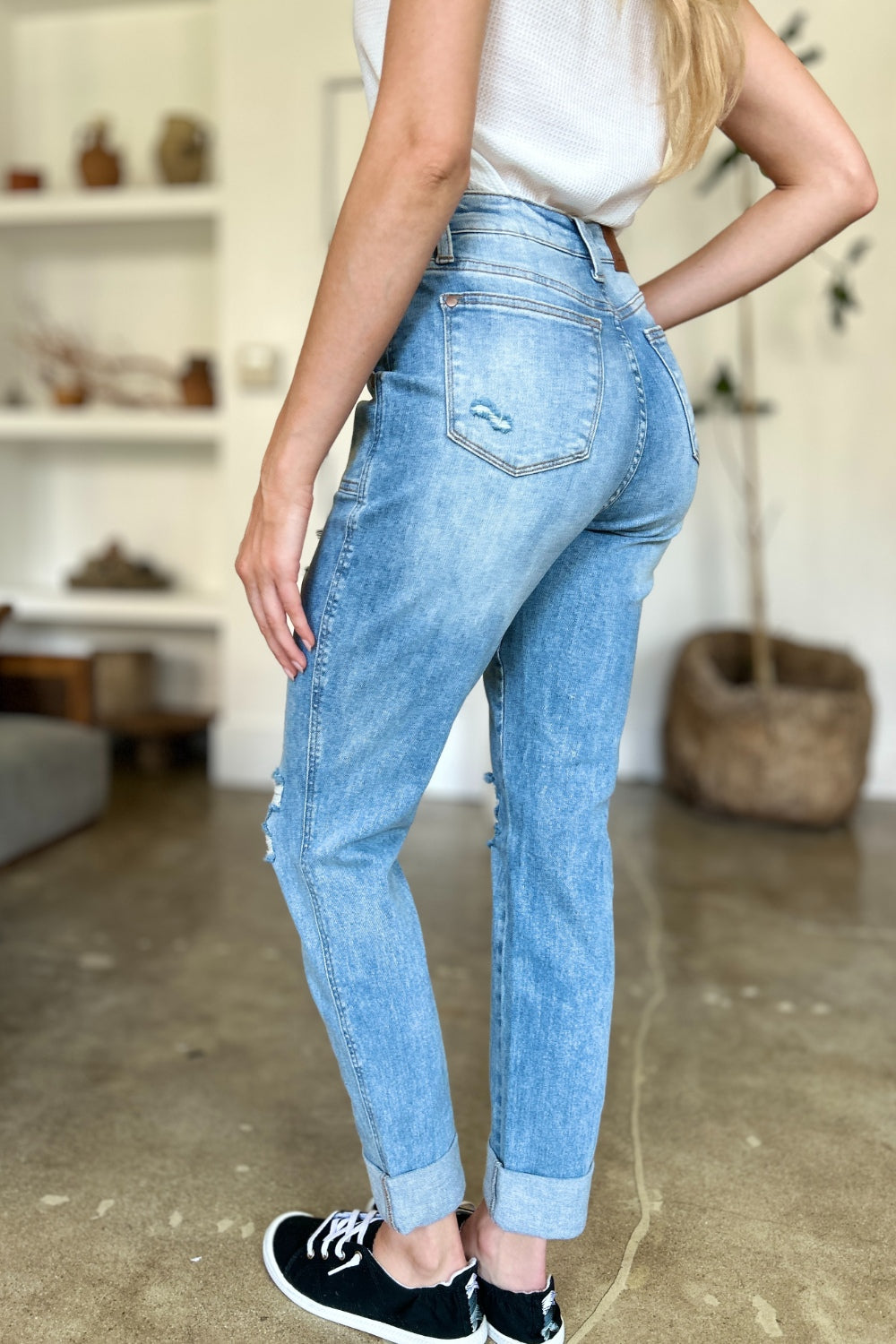 The Peggy- Distressed Straight Judy Blue Jeans