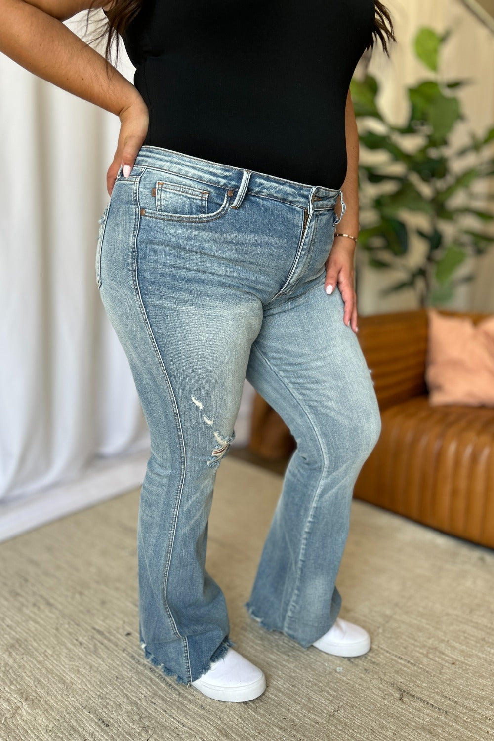 The Jenna- Judy Blue Medium Rise Tummy Control Jeans