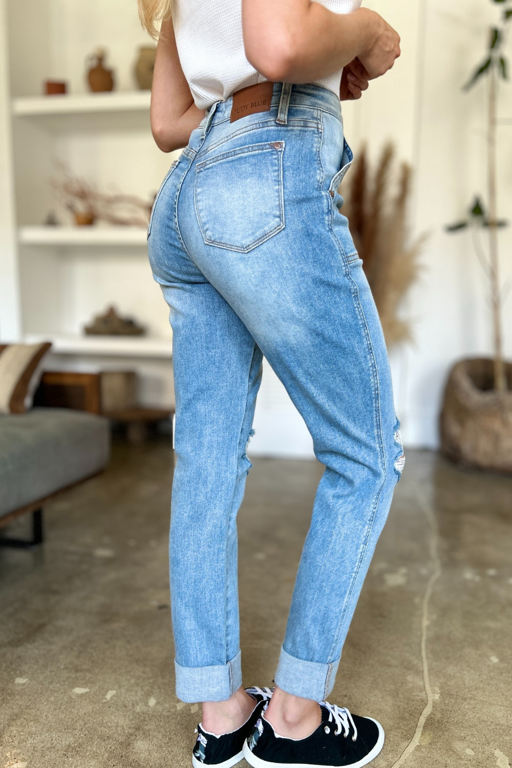 The Peggy- Distressed Straight Judy Blue Jeans